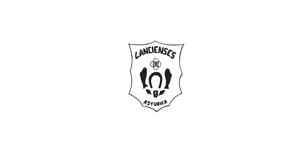 Escudo de la tribu astur Lancienses con peces, torques y la inscripción Asturica, recreación histórica de Astorga